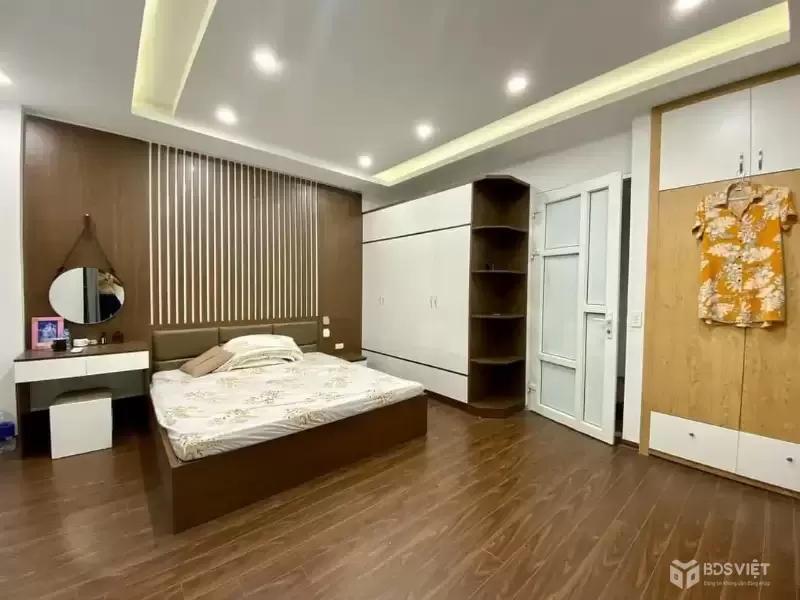 NHÀ ĐẸP LUNG LINH  LIÊN MẠC - DT40M2 - 5 TẦNG - GIÁ 5,6 TỶ - 10  RA Ô TÔ ĐỔ