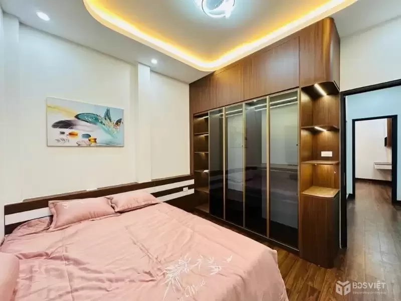 Nhà mặt phố Hoàng Quốc Việt 47m2, 7 tầng thang máy, kinh doanh sầm uất