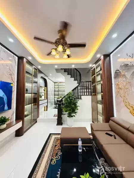 Nhà mặt phố Hoàng Quốc Việt 47m2, 7 tầng thang máy, kinh doanh sầm uất