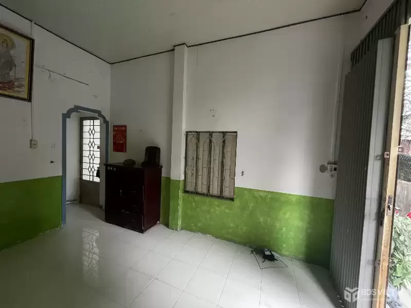 nhà 1 trệt , 1 lầu góc 2 mặt tiền gân chợ , trường , bệnh viện . cách biển 1km . diện tích 28 m2 giá 2 tỷ 100