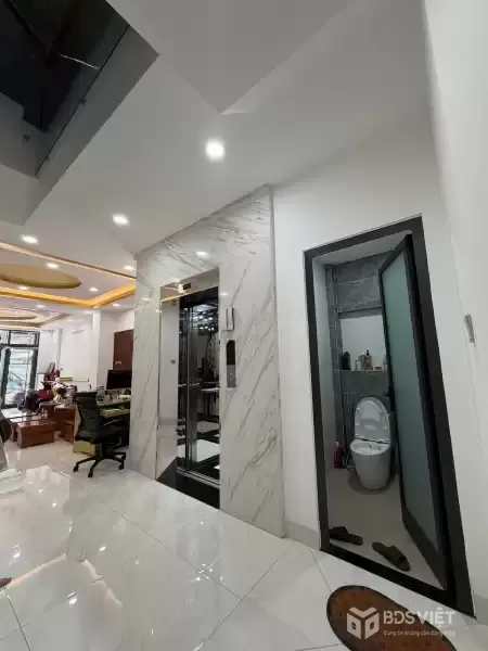 HẠ 200 TRIỆU BÁN NHÀ HẺM LÊ HỒNG PHONG – PHƯỜNG PHƯỚC HẢI (NHA TRANG)  ???? Diện tích: 94,6m² – sổ hồng hoàn công ???? Đường ô tô vào tận nơi ???? Kết cấu: 3 phòng ngủ, 2 WC, phòng khách, bếp rộng, ban công thoáng mát ???? Có sân để ô tô tiện lợi  ??