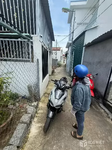 Nhà cách đường chính Thái Thông chỉ đúng 20m, đối diện tiểu học Vĩnh Thái
