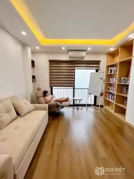 BÁN NHÀ TRUNG KÍNH- CẦU GIẤY - GẦN Ô TÔ - NHÀ MỚI ĐẸP DÂN XÂY - ĐẸP THOÁNG - TẶNG FULL NỘI THẤT  