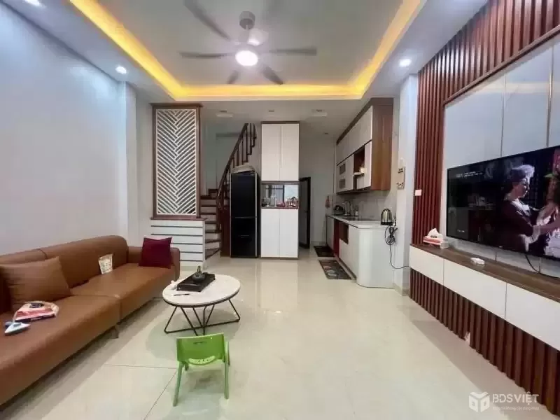 BÁN NHÀ TRUNG KÍNH- CẦU GIẤY - GẦN Ô TÔ - NHÀ MỚI ĐẸP DÂN XÂY - ĐẸP THOÁNG - TẶNG FULL NỘI THẤT  