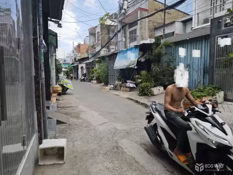 Bán nhà Trịnh Đình Trọng - SD 388m2 sàn, ngang 4m3 - Hẻm 10m xe tải thông