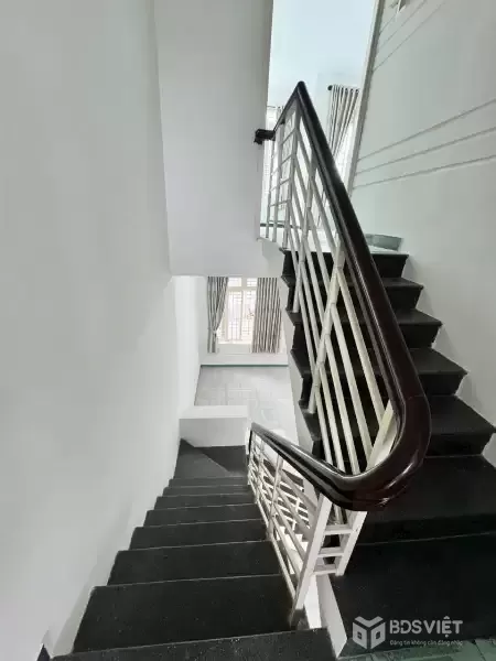 Nhà 2 tầng 2 MT cách đường Điện Biên Phủ chỉ 1 căn nhà: