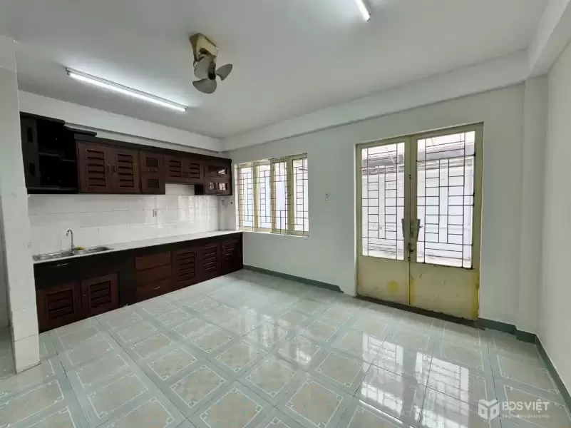Nhà 2 tầng 2 MT cách đường Điện Biên Phủ chỉ 1 căn nhà: