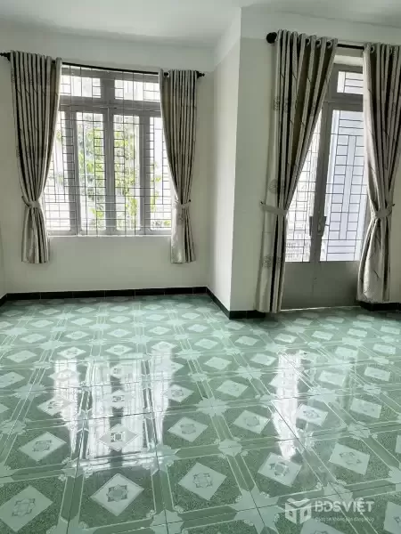 Nhà 2 tầng 2 MT cách đường Điện Biên Phủ chỉ 1 căn nhà: