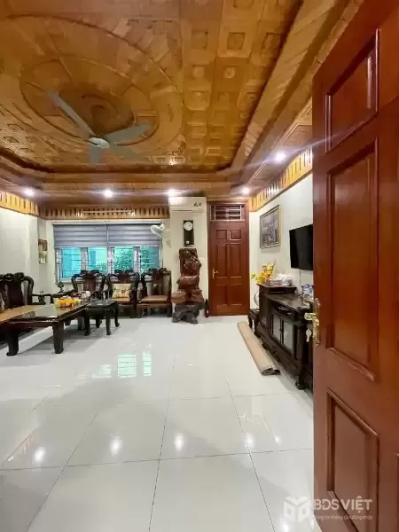 Bán nhà Hoàng Quốc Việt, 40m2, 6 tầng, thang máy xịn