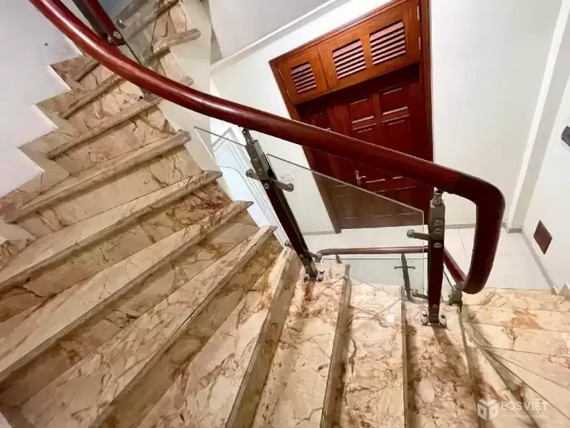 Bán nhà Hoàng Quốc Việt, 40m2, 6 tầng, thang máy xịn