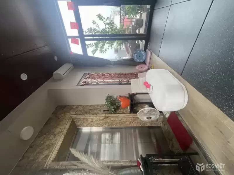 Bán nhà Quan Hoa, 42m2, 6 tầng, thang máy, view sông Tô Lịch cực thoáng