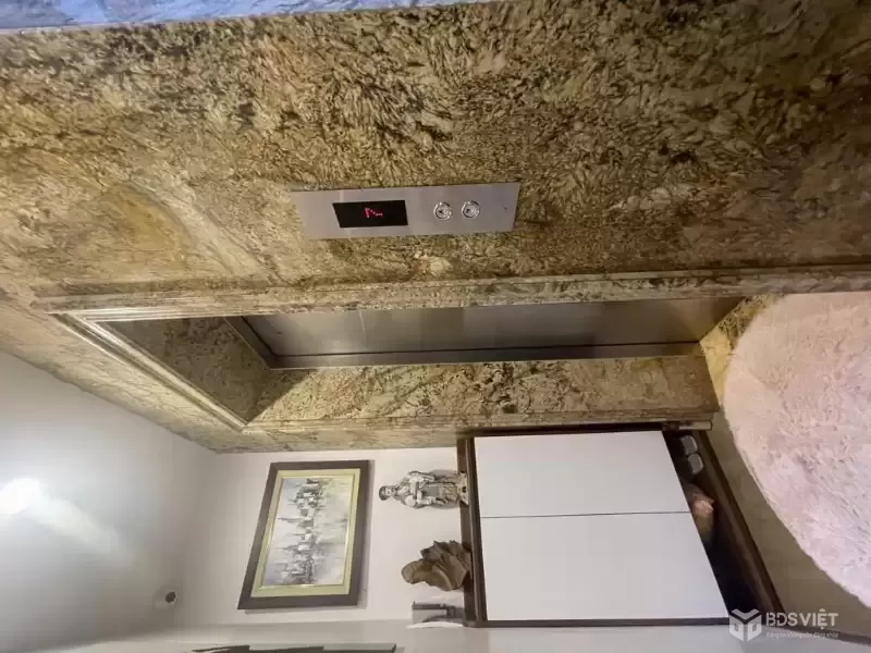 Bán nhà Quan Hoa, 42m2, 6 tầng, thang máy, view sông Tô Lịch cực thoáng