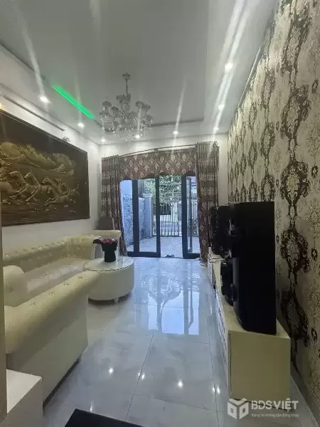 BÁN GẤP NHÀ 3 TẦNG VŨ TRỌNG PHỤNG - 7,X TỶ ĐỒNG - LH: 0917361553*