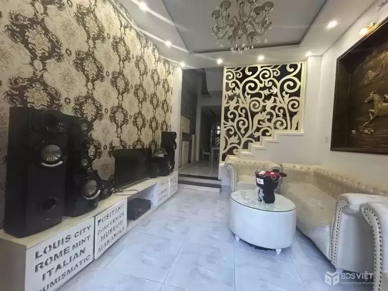 BÁN GẤP NHÀ 3 TẦNG VŨ TRỌNG PHỤNG - 7,X TỶ ĐỒNG - LH: 0917361553*