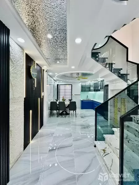 BÁN NHÀ 3 LẦU GẦN NGAY CHỢ ỦY BAN, TRƯỜNG HỌC BÌNH TÂN 