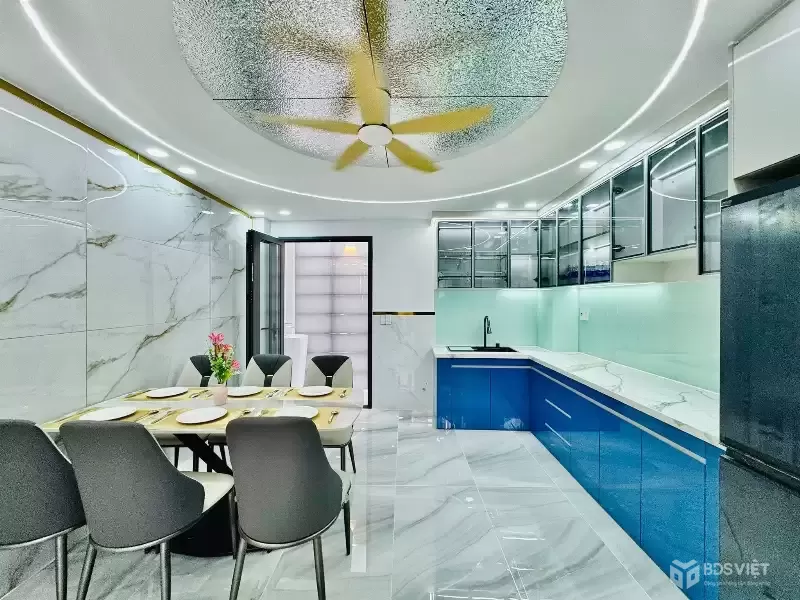 BÁN NHÀ 3 LẦU GẦN NGAY CHỢ ỦY BAN, TRƯỜNG HỌC BÌNH TÂN 
