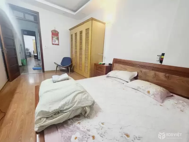 Bán Nhà Đội Cấn 44m2. 5 tầng. mặt tiền 3m. giá 10.8 tỷ Ba Đình Hà Nội
