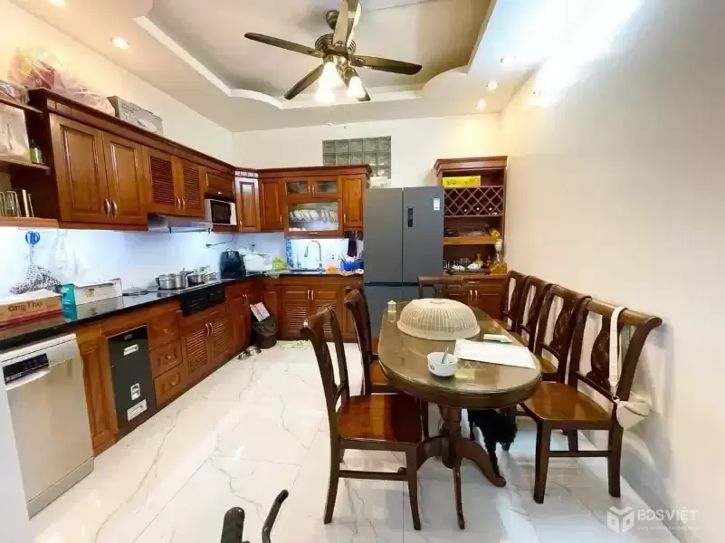 Bán Nhà Hoàng Hoa Thám 43m2. 5 tầng. mặt tiền 3.9m. giá 9.4 Tỷ Ba Đình Hà Nội