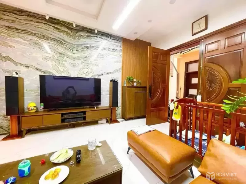 Bán Nhà Hoàng Hoa Thám 43m2. 5 tầng. mặt tiền 3.9m. giá 9.4 Tỷ Ba Đình Hà Nội