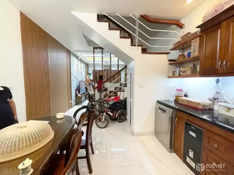 Bán Nhà Hoàng Hoa Thám 43m2. 5 tầng. mặt tiền 3.9m. giá 9.4 Tỷ Ba Đình Hà Nội