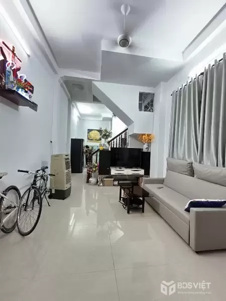 BÁN NHÀ 4 TẦNG SỔ HOÀN CÔNG CÁCH ĐƯỜNG CHÍNH NGUYỄN HỮU HUÂN 15m