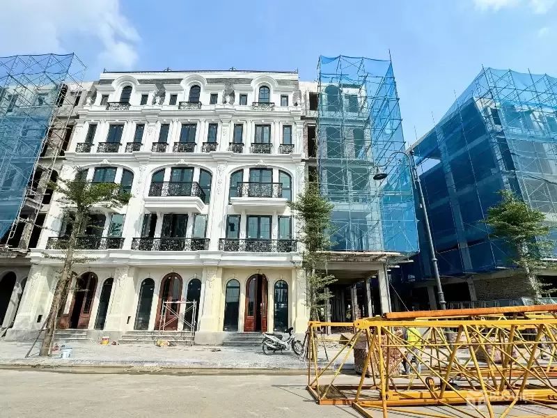 BÁN LIỀN KỀ PHỐ HOÀNG QUÔC VIỆT KÉO DÀI – SIÊU PHẨM DỰ ÁN NOBLE PALACE TÂY THĂNG LONG