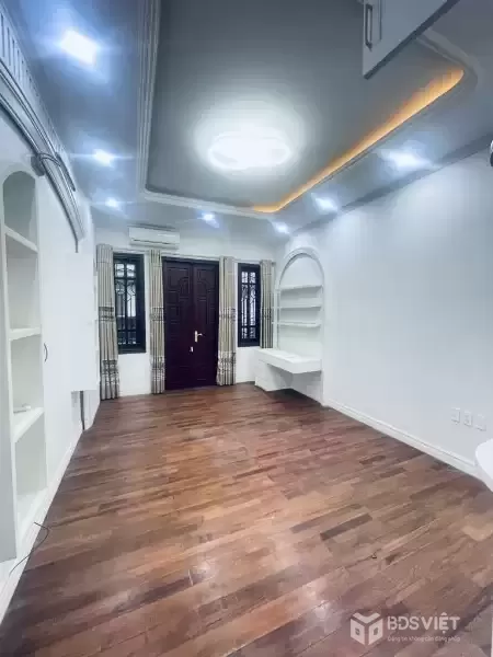 Bán nhà mặt phố Trần Thái Tông 56m2, 7 tầng, thang máy, lô góc 2 mặt ô tô tránh