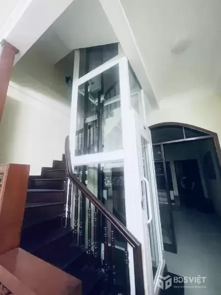 Bán nhà mặt phố Trần Thái Tông 56m2, 7 tầng, thang máy, lô góc 2 mặt ô tô tránh