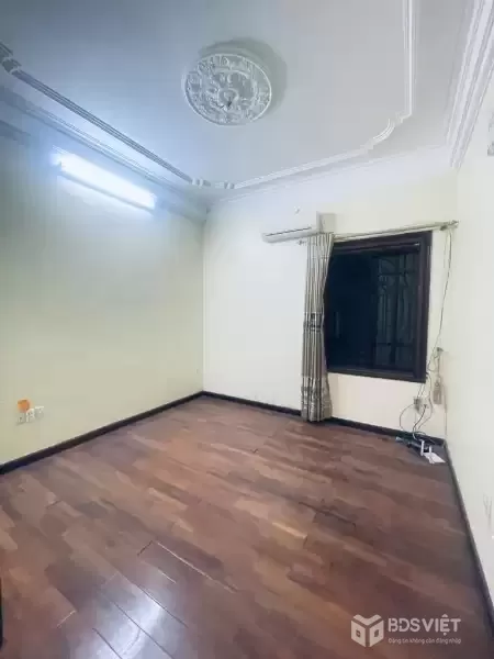 Bán nhà mặt phố Trần Thái Tông 56m2, 7 tầng, thang máy, lô góc 2 mặt ô tô tránh