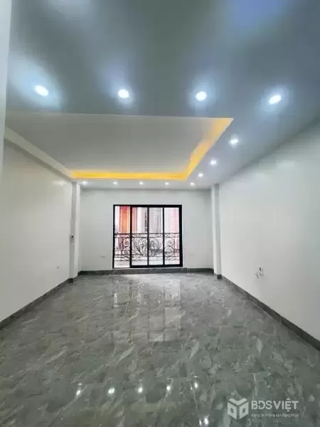 HOÀNG QUỐC VIỆT 30M x6 TẦNG,THANG MÁY 19,8 TỶ,PHÂN LÔ,Ô TÔ QUA NHÀ,NGÕ THÔNG,KINH DOANH,GẦN PHỐ