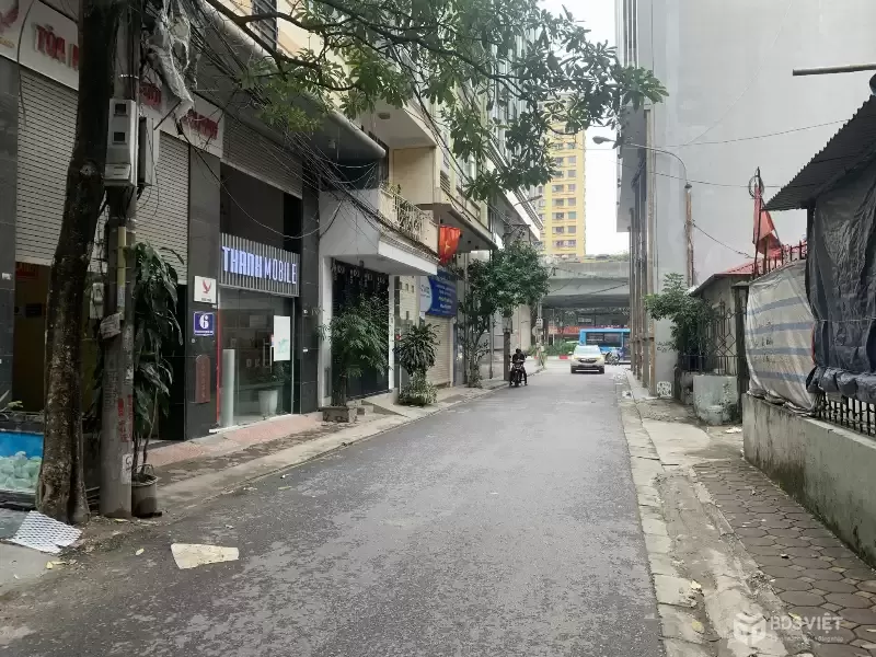 BÁN ĐẤT TẶNG NHÀ C4 GẦN HỌC VIÊN TÀI CHÍNH - DT42M2 - MT5,3 - GIÁ 6,5 TỶ - NGÕ THÔNG GẦN Ô TÔ