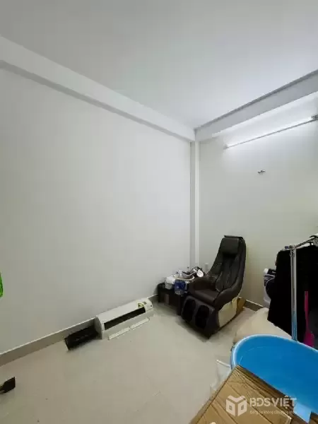 Bán nhà 3 tầng đẹp, 40m² (4x10), Hẻm xe tải 6m, gần Kinh Dương Vương, chỉ hơn 4 tỷ