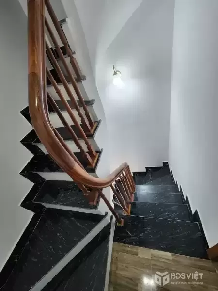 Bán Nhà Đội Cấn 23m2. 5 tầng. mặt tiền 3.3m. giá 7.85 Tỷ Ba Đình Hà Nội