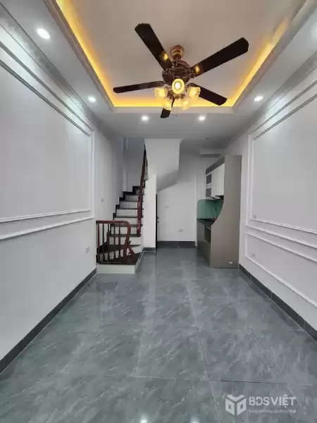 Bán Nhà Đội Cấn 23m2. 5 tầng. mặt tiền 3.3m. giá 7.85 Tỷ Ba Đình Hà Nội