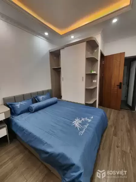Bán Nhà Đội Cấn 23m2. 5 tầng. mặt tiền 3.3m. giá 7.85 Tỷ Ba Đình Hà Nội
