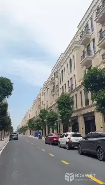 Nhà phố Vinhomes Cổ Loa, view vườn hoa, còn sót lại mua từ chủ đầu tư. Giá gốc