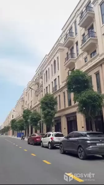 Nhà phố Vinhomes Cổ Loa, view vườn hoa, còn sót lại mua từ chủ đầu tư. Giá gốc