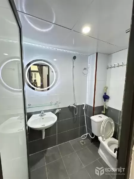 Bán tòa 65m2, 7 tầng thang máy Xuân Thuỷ, 18 phòng, thu 1 tỷ/năm, giá 18.9 tỷ