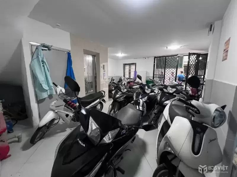 Tòa căn hộ dịch vụ 55m2, 6 tầng, 17 phòng, thu 950tr/năm, giá 17.9 tỷ