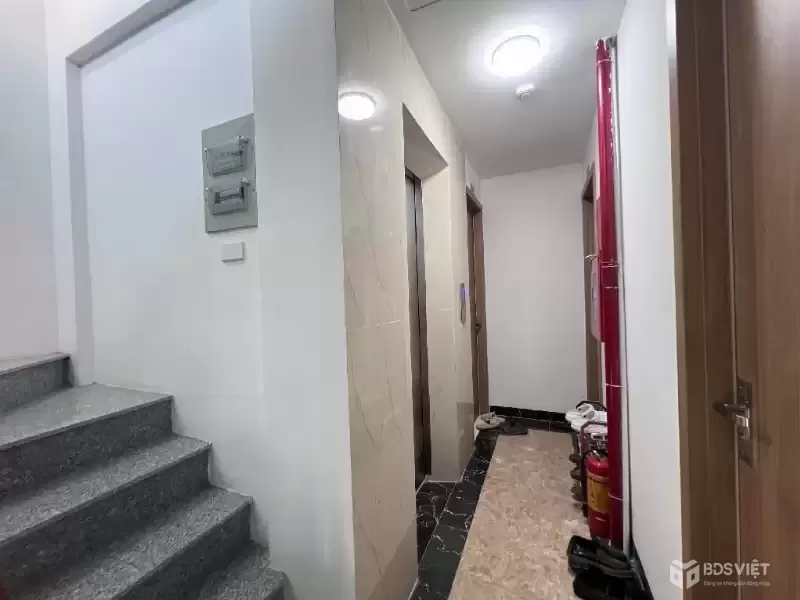 Tòa căn hộ dịch vụ 55m2, 6 tầng, 17 phòng, thu 950tr/năm, giá 17.9 tỷ