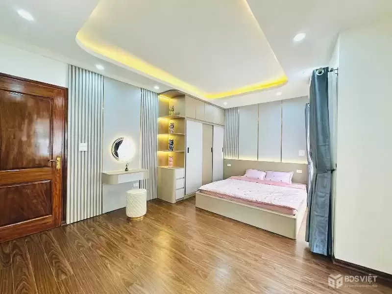 Bán gấp nhà Nguyễn Khánh Toàn ngõ thông gần phố kinh doanh 60m² x 5 tầng 15 tỷ