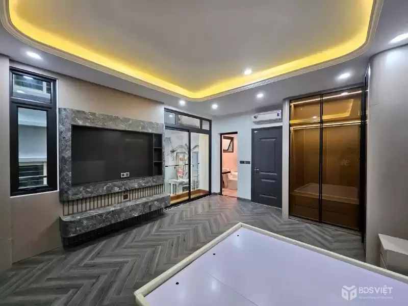 NHÀ MỚI 6 TẦNG THANG MÁY - TRUNG TÂM BỒ ĐỀ LONG BIÊN