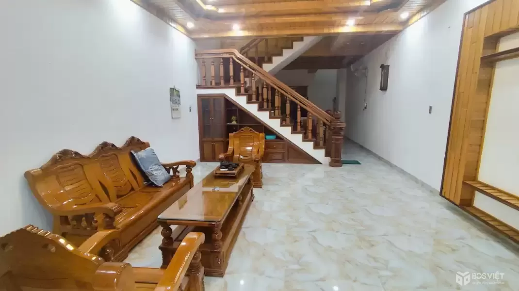 ????Bán nhà 3 tầng , nội thất gỗ 90% đẹp gần KDT Vính Điềm Trung- chỉ cần xách Vali vào ở luôn ????