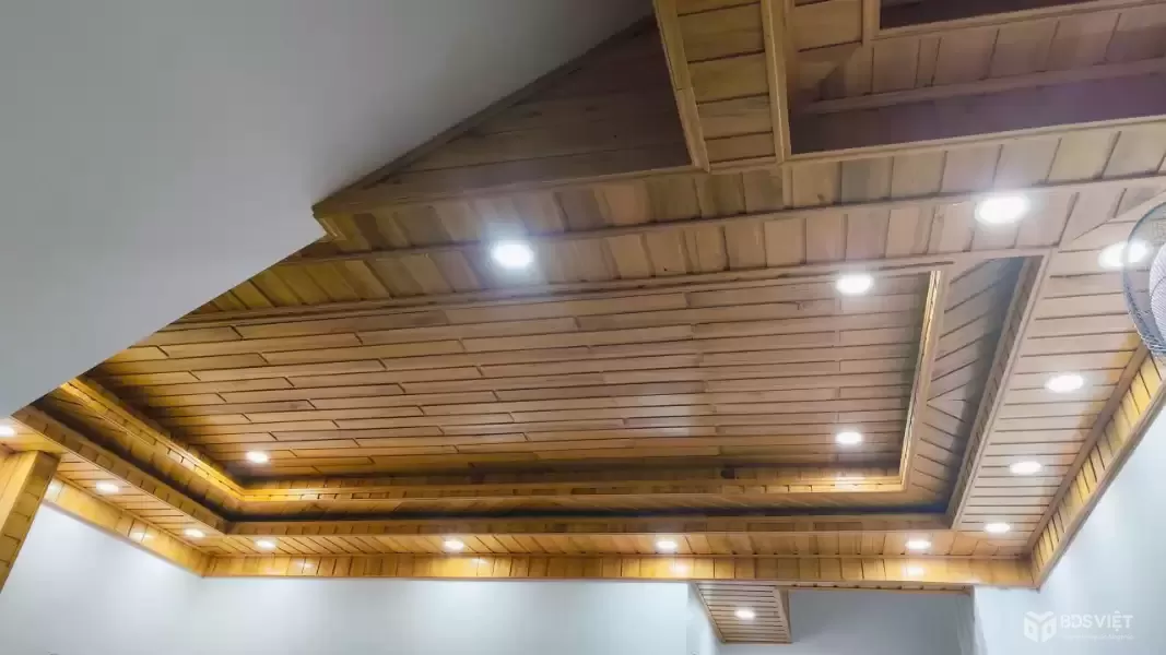 ????Bán nhà 3 tầng , nội thất gỗ 90% đẹp gần KDT Vính Điềm Trung- chỉ cần xách Vali vào ở luôn ????