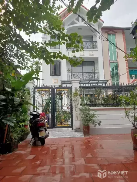 LONG BIÊN BÁN BIỆT THỰ MINI SÂN VƯỜN - VỊ TRÍ TRUNG TÂM - 3 THOÁNG