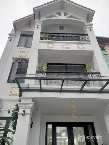 LONG BIÊN BÁN BIỆT THỰ MINI SÂN VƯỜN - VỊ TRÍ TRUNG TÂM - 3 THOÁNG