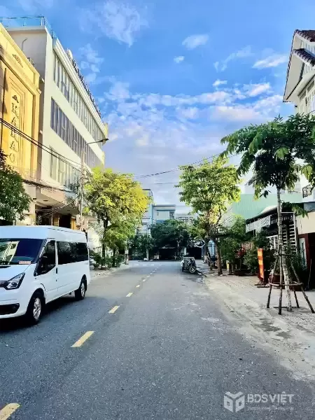 1010  Chính chủ cần bán toà căn hộ 6 tầng đường Man Thiện - 12 Phòng - Giá Đầu Tư