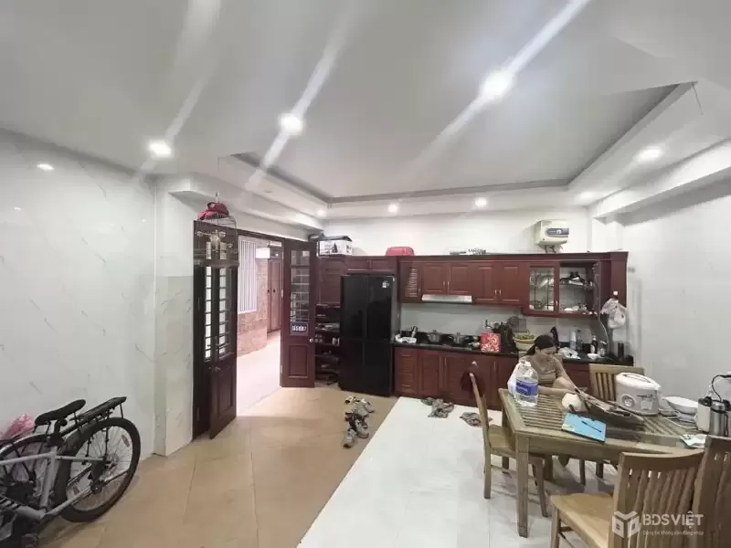 Bán nhà Phú Diễn, 33m2, 5 tầng mới đẹp, gần mặt phố, ngõ thông, giá 6,3 tỷ