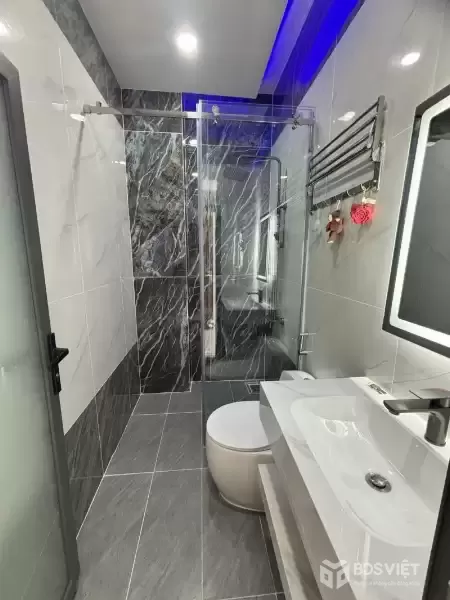 Nhà Mới Khu Phân Lô – 5 Tầng Ngay Trung Tâm Giáp Tên Lửa Tỉnh Lộ 10