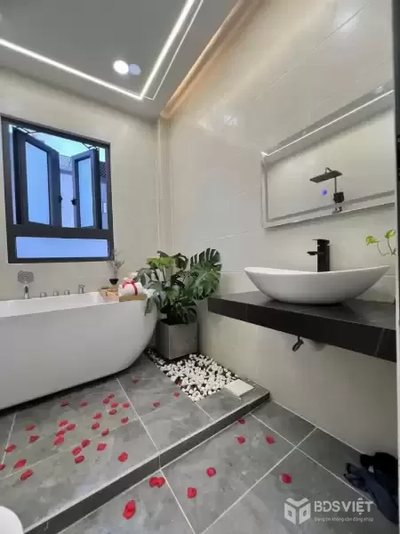 Siêu Mẫu Đẹp-Hiện Đại-Sang Trọng Nhỉnh 4T HL 2 – 3Tầng Gần KDC Tên Lửa
